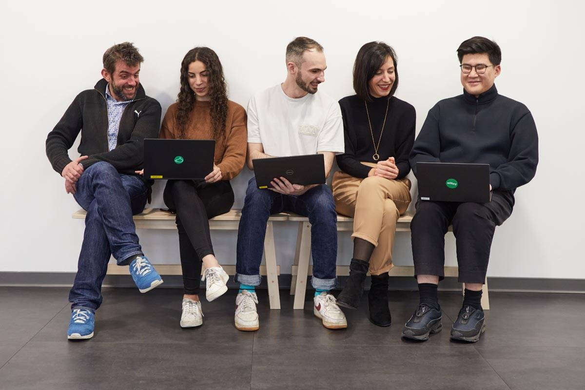 5 Apsis employees with laptops